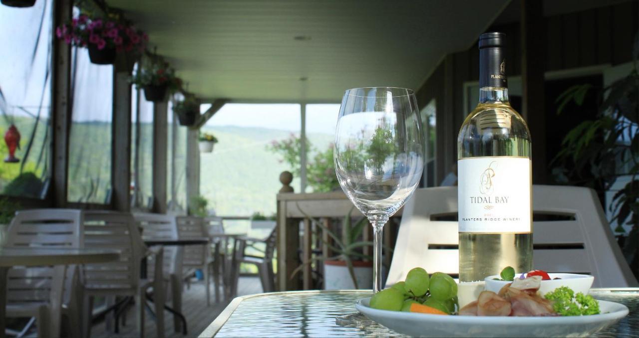 Chanterelle Inn & Cottages Baddeck Bagian luar foto