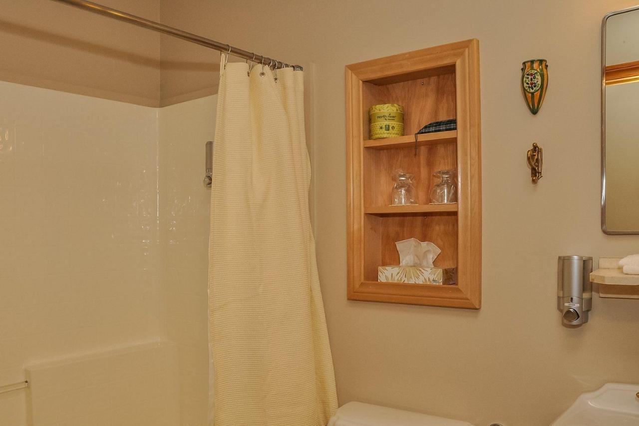 Chanterelle Inn & Cottages Baddeck Bagian luar foto
