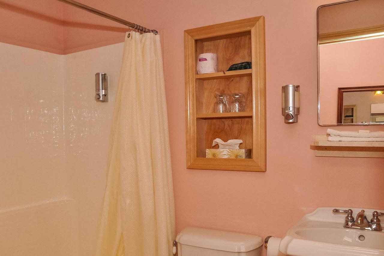 Chanterelle Inn & Cottages Baddeck Bagian luar foto