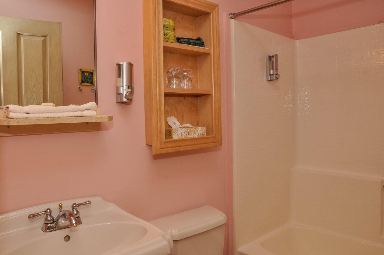 Chanterelle Inn & Cottages Baddeck Bagian luar foto