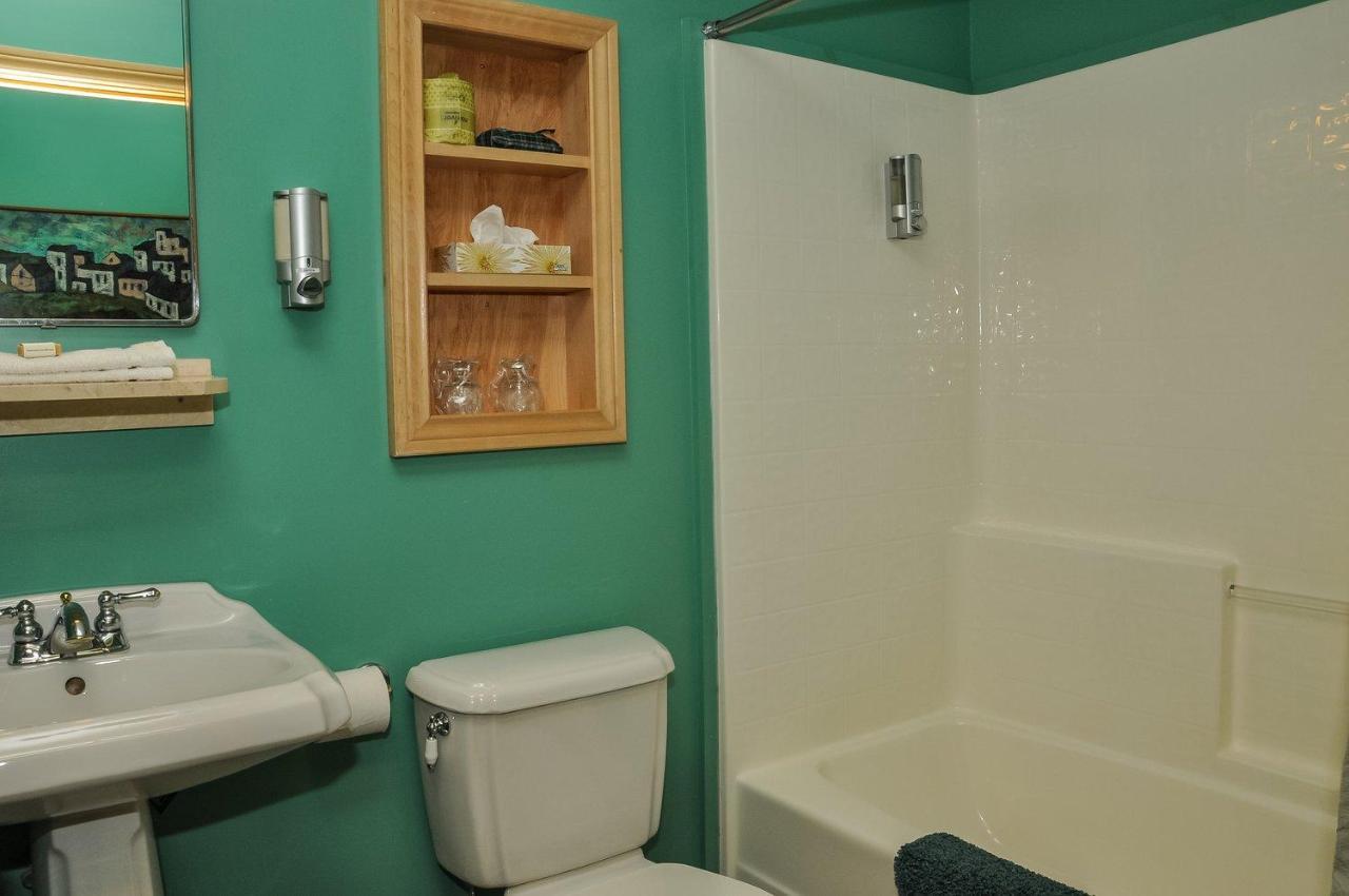 Chanterelle Inn & Cottages Baddeck Bagian luar foto