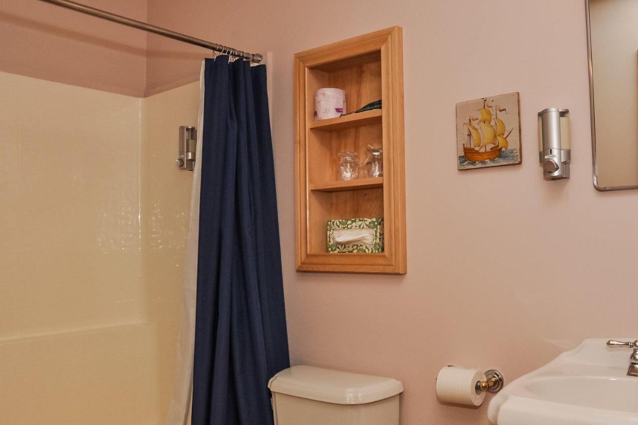 Chanterelle Inn & Cottages Baddeck Bagian luar foto