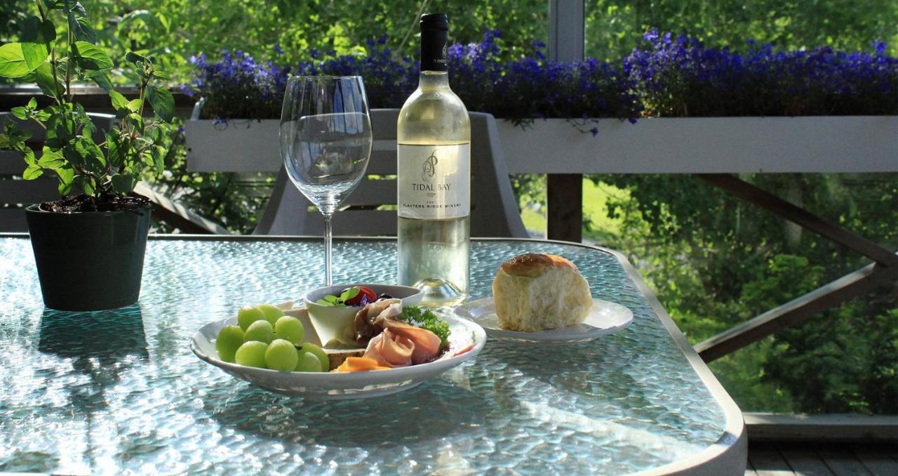 Chanterelle Inn & Cottages Baddeck Bagian luar foto