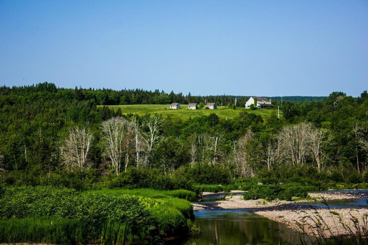 Chanterelle Inn & Cottages Baddeck Bagian luar foto