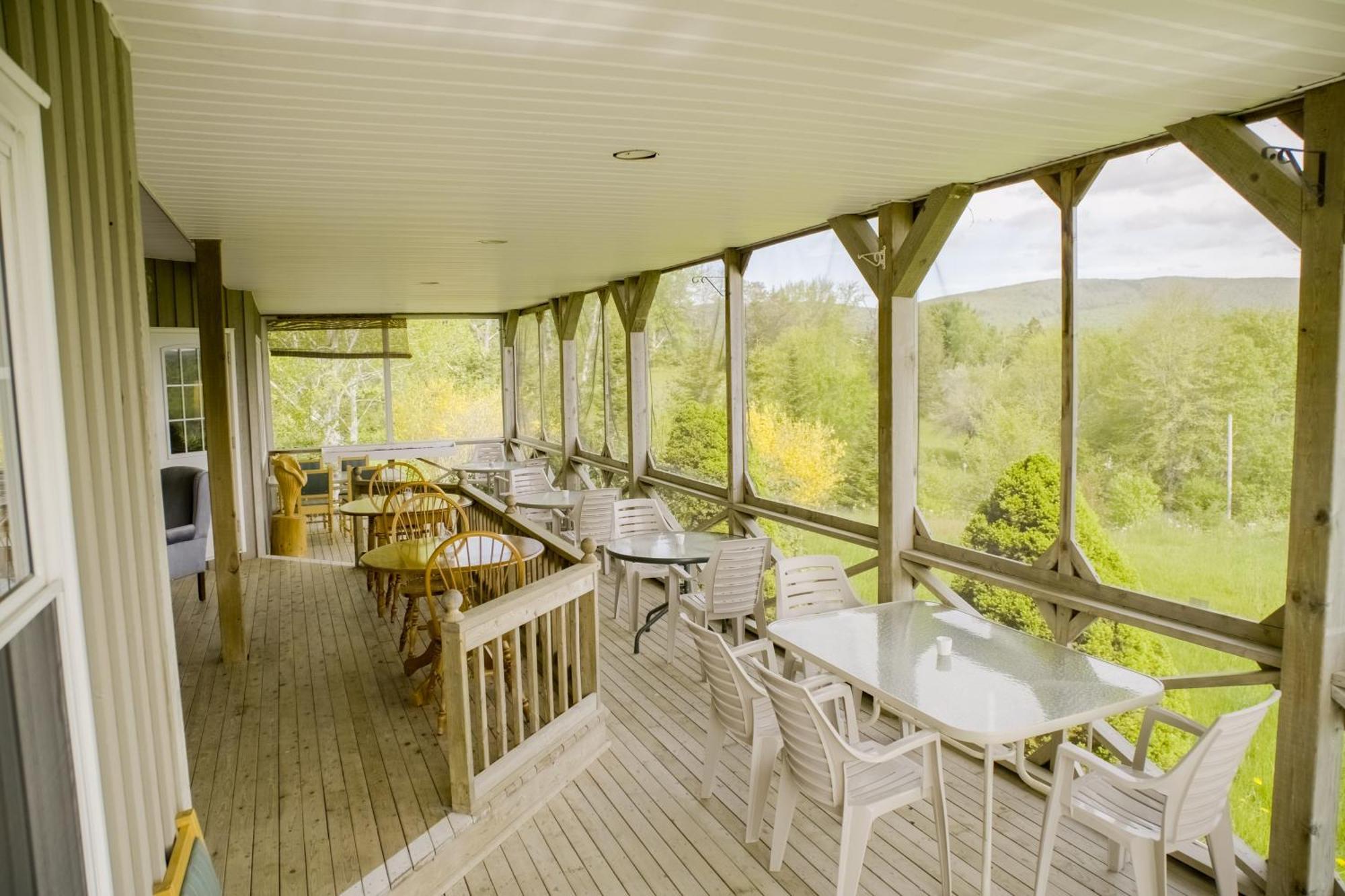 Chanterelle Inn & Cottages Baddeck Bagian luar foto