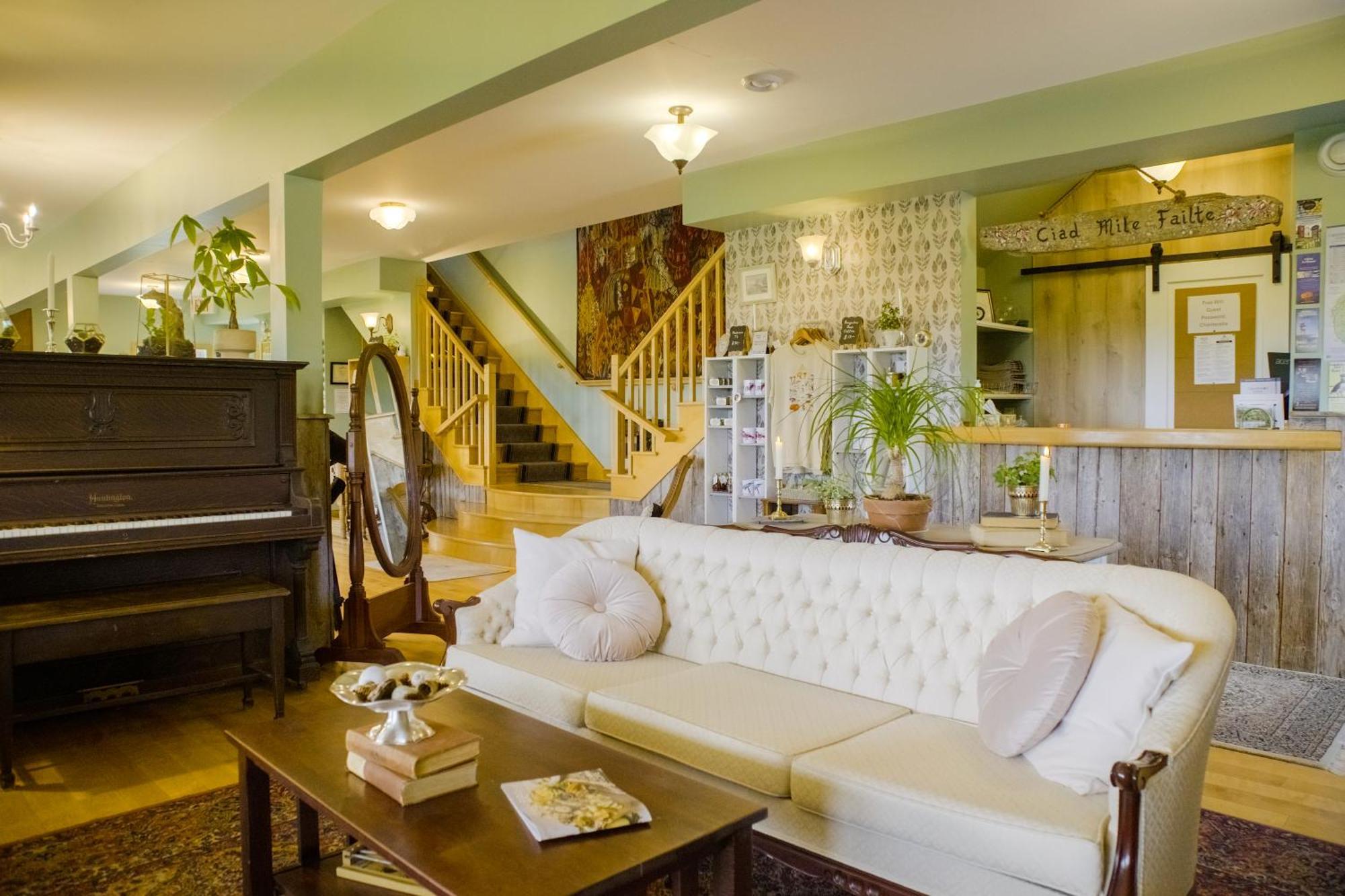 Chanterelle Inn & Cottages Baddeck Bagian luar foto