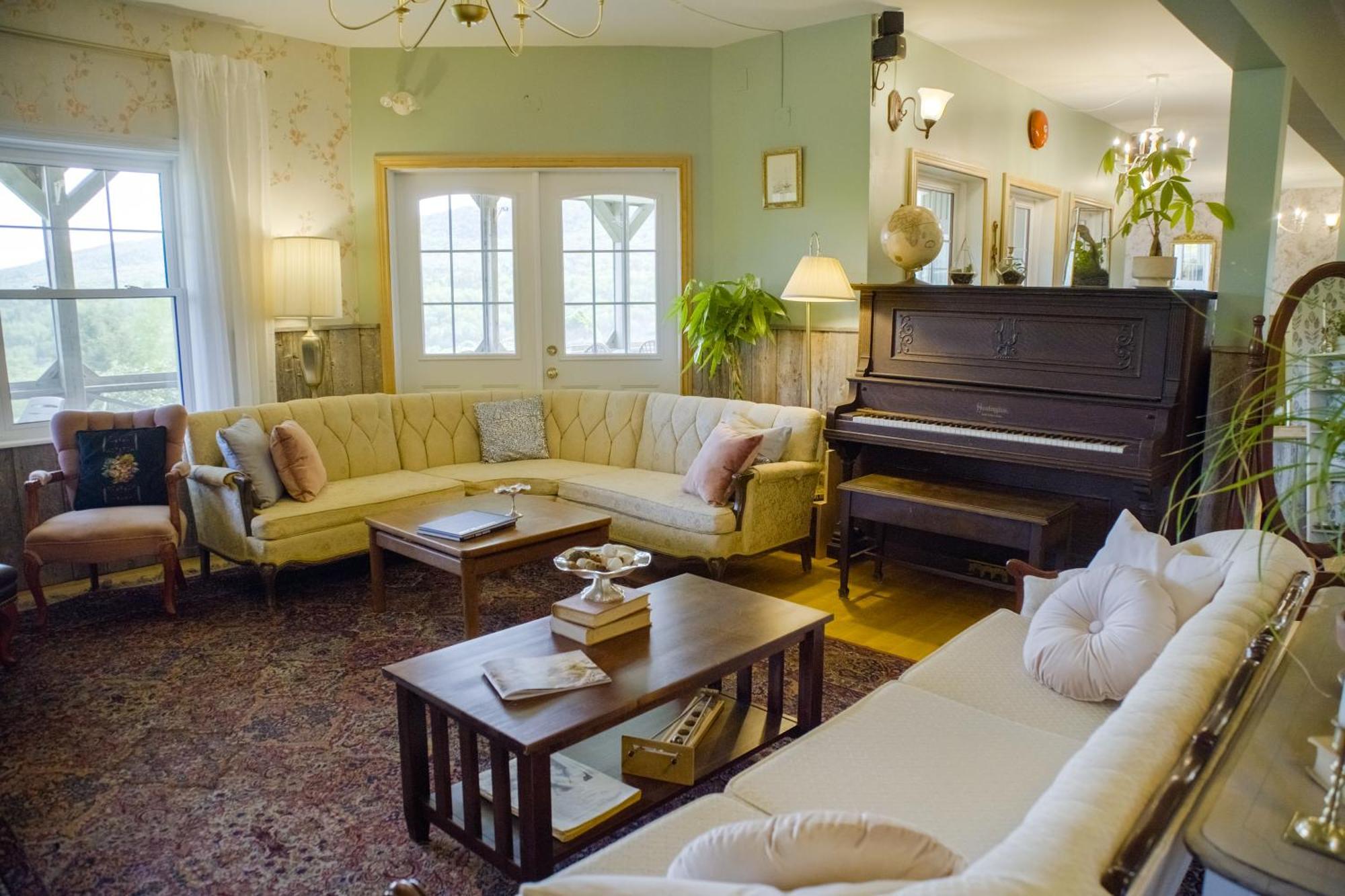 Chanterelle Inn & Cottages Baddeck Bagian luar foto