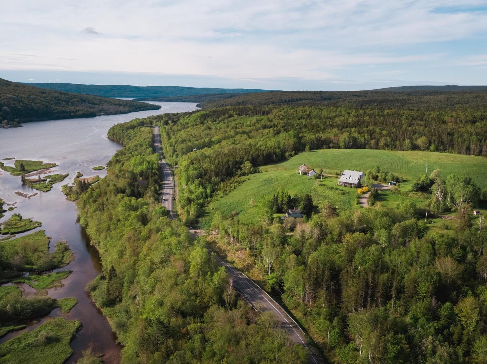 Chanterelle Inn & Cottages Baddeck Bagian luar foto
