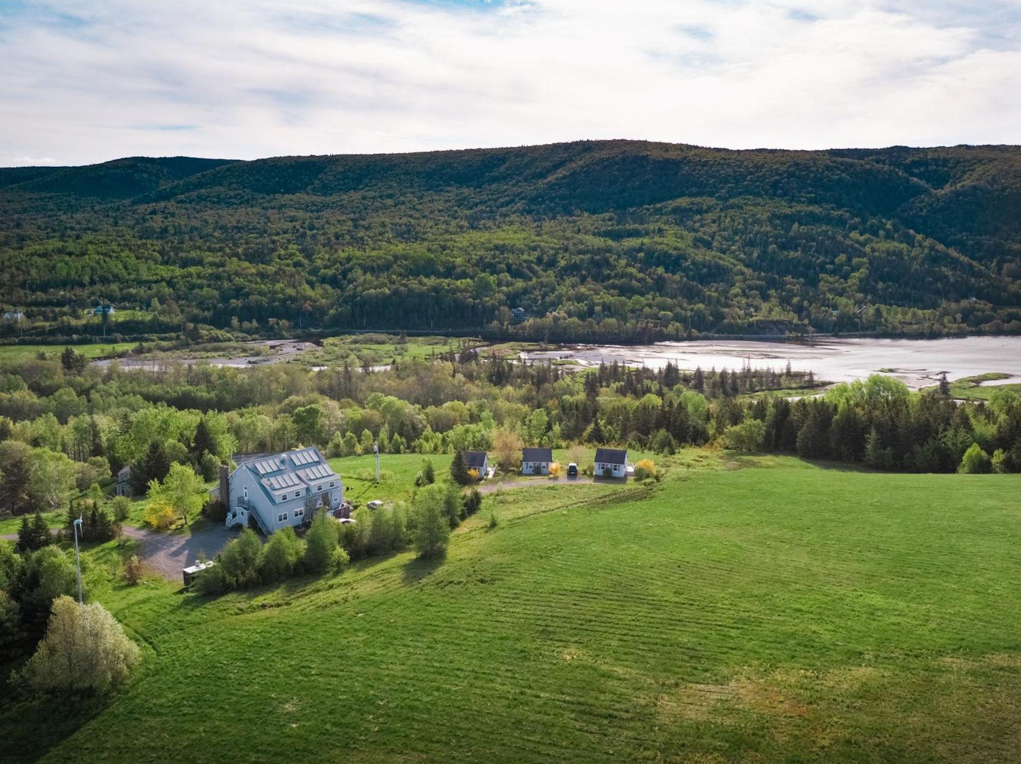 Chanterelle Inn & Cottages Baddeck Bagian luar foto