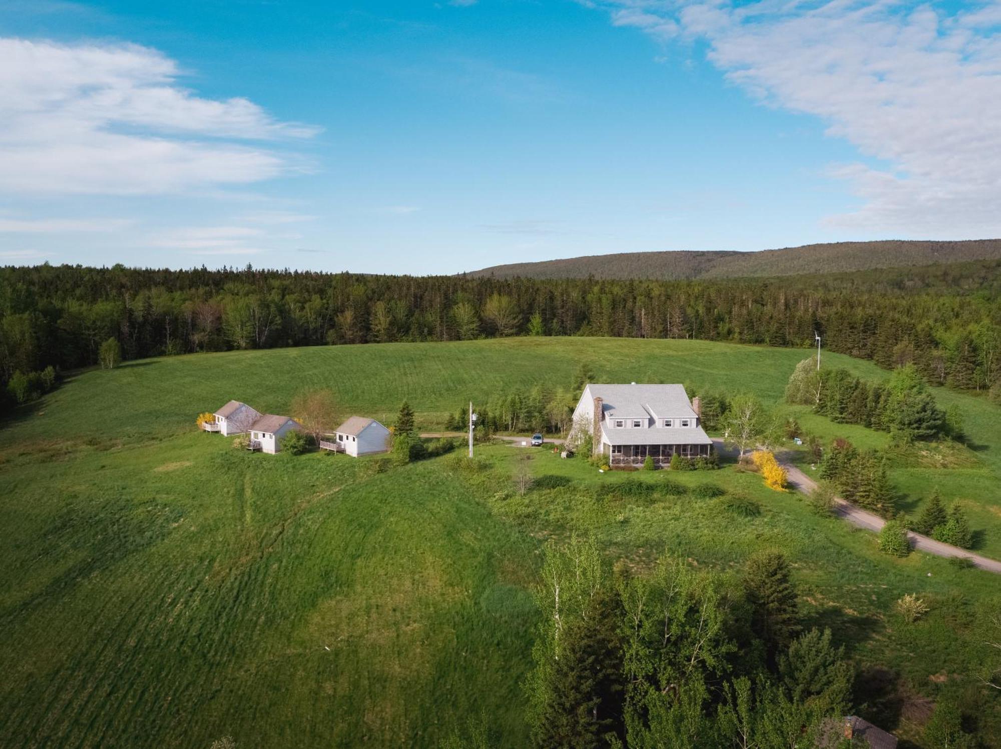 Chanterelle Inn & Cottages Baddeck Bagian luar foto
