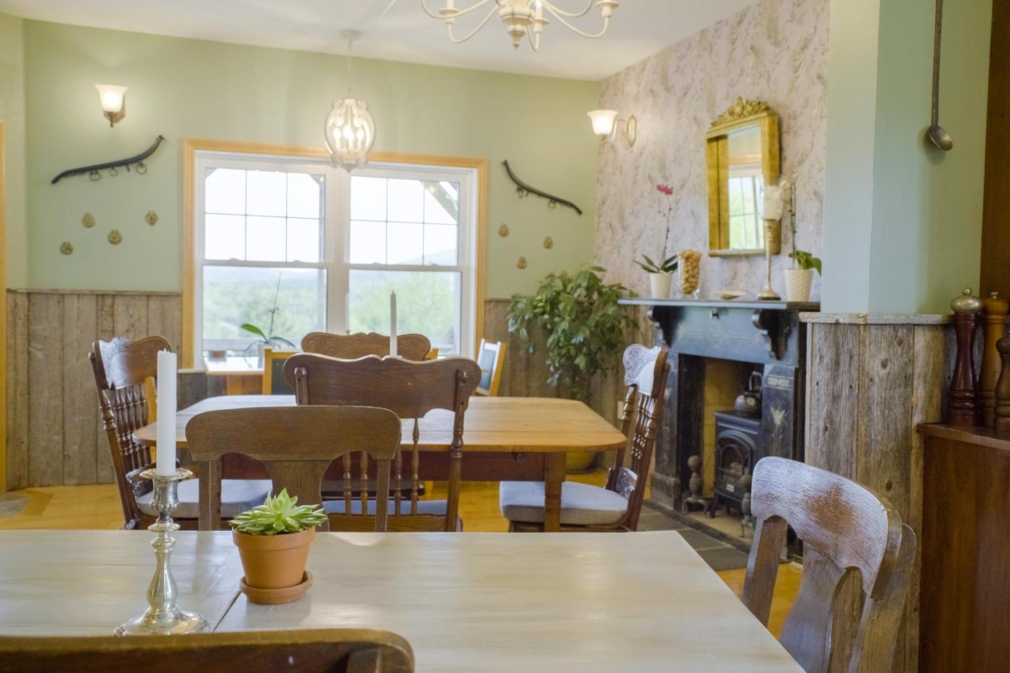 Chanterelle Inn & Cottages Baddeck Bagian luar foto