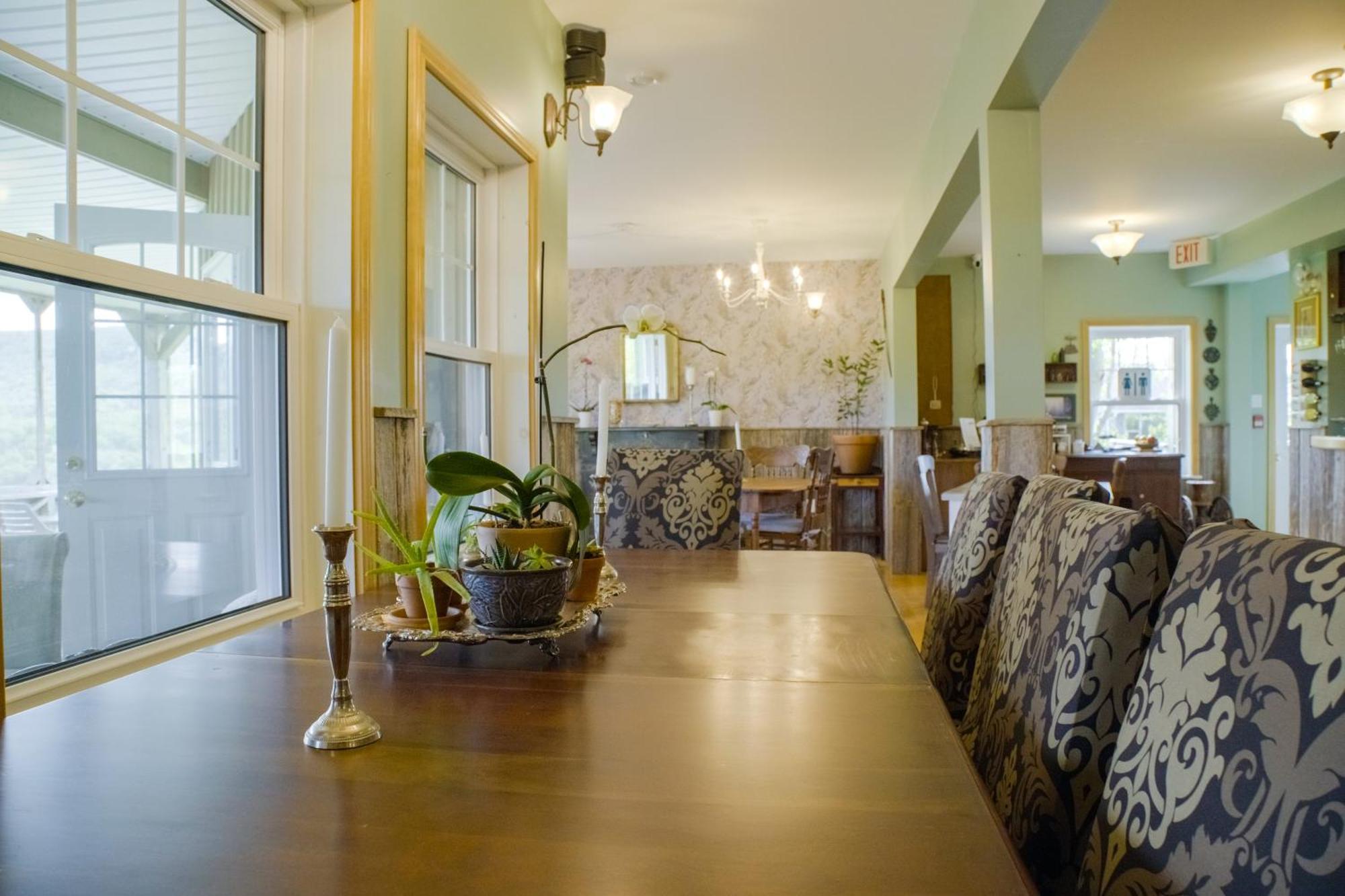 Chanterelle Inn & Cottages Baddeck Bagian luar foto