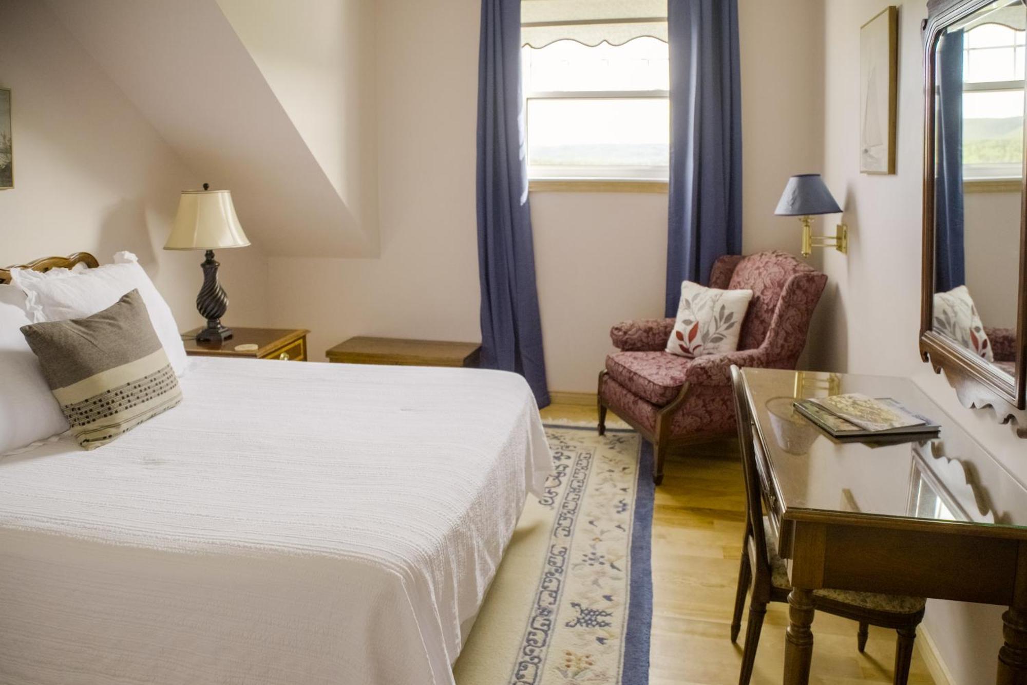 Chanterelle Inn & Cottages Baddeck Bagian luar foto