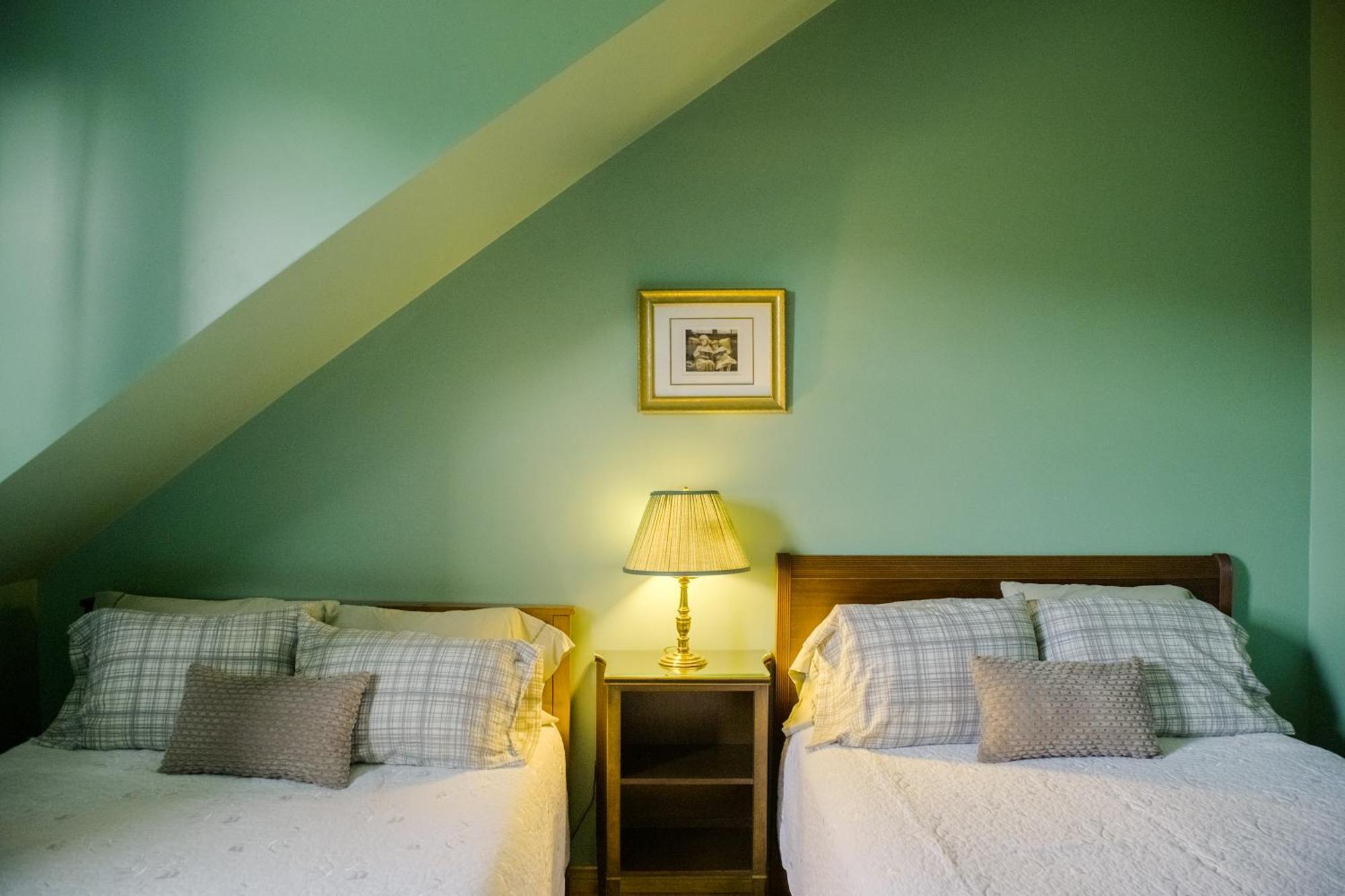 Chanterelle Inn & Cottages Baddeck Bagian luar foto