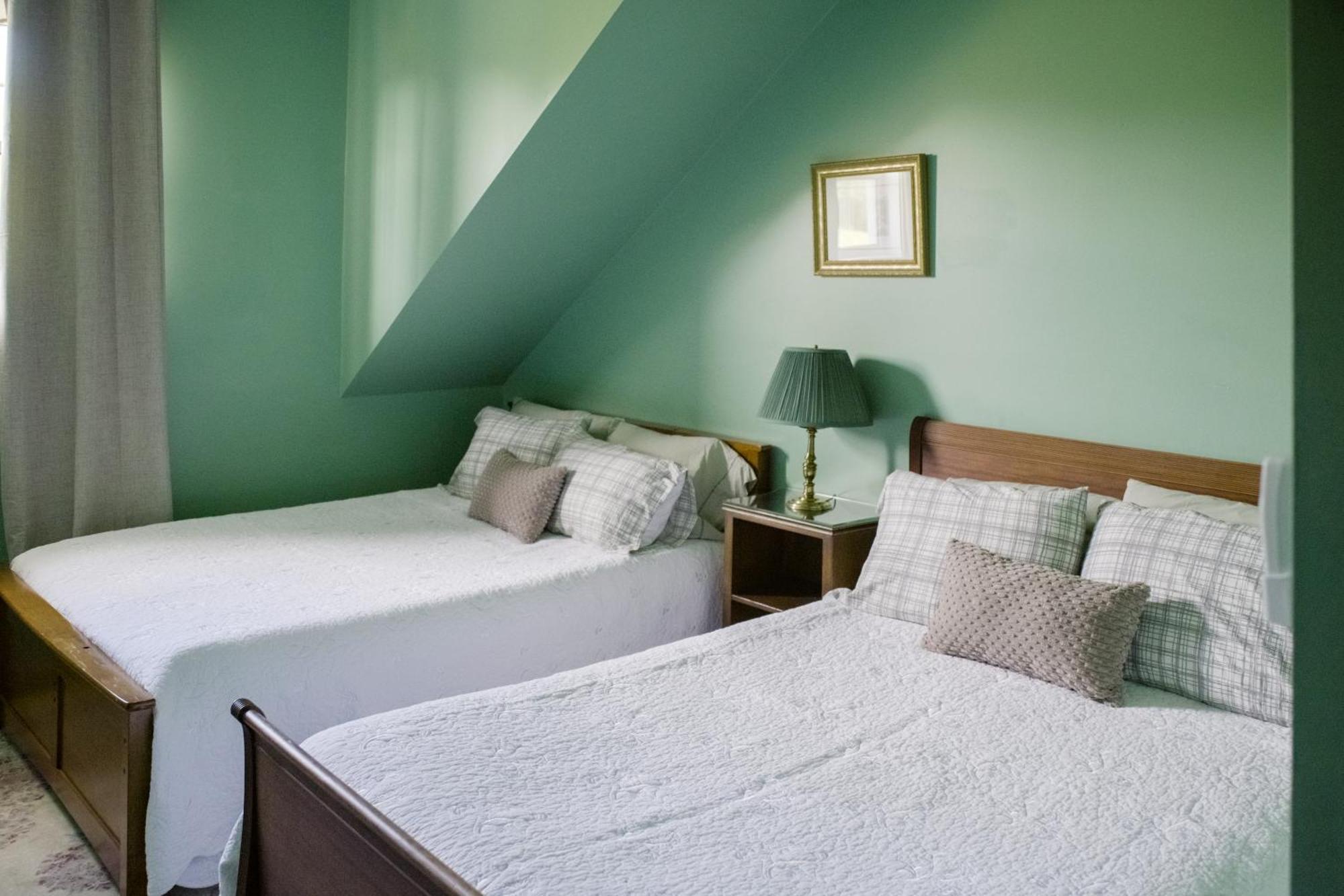 Chanterelle Inn & Cottages Baddeck Bagian luar foto
