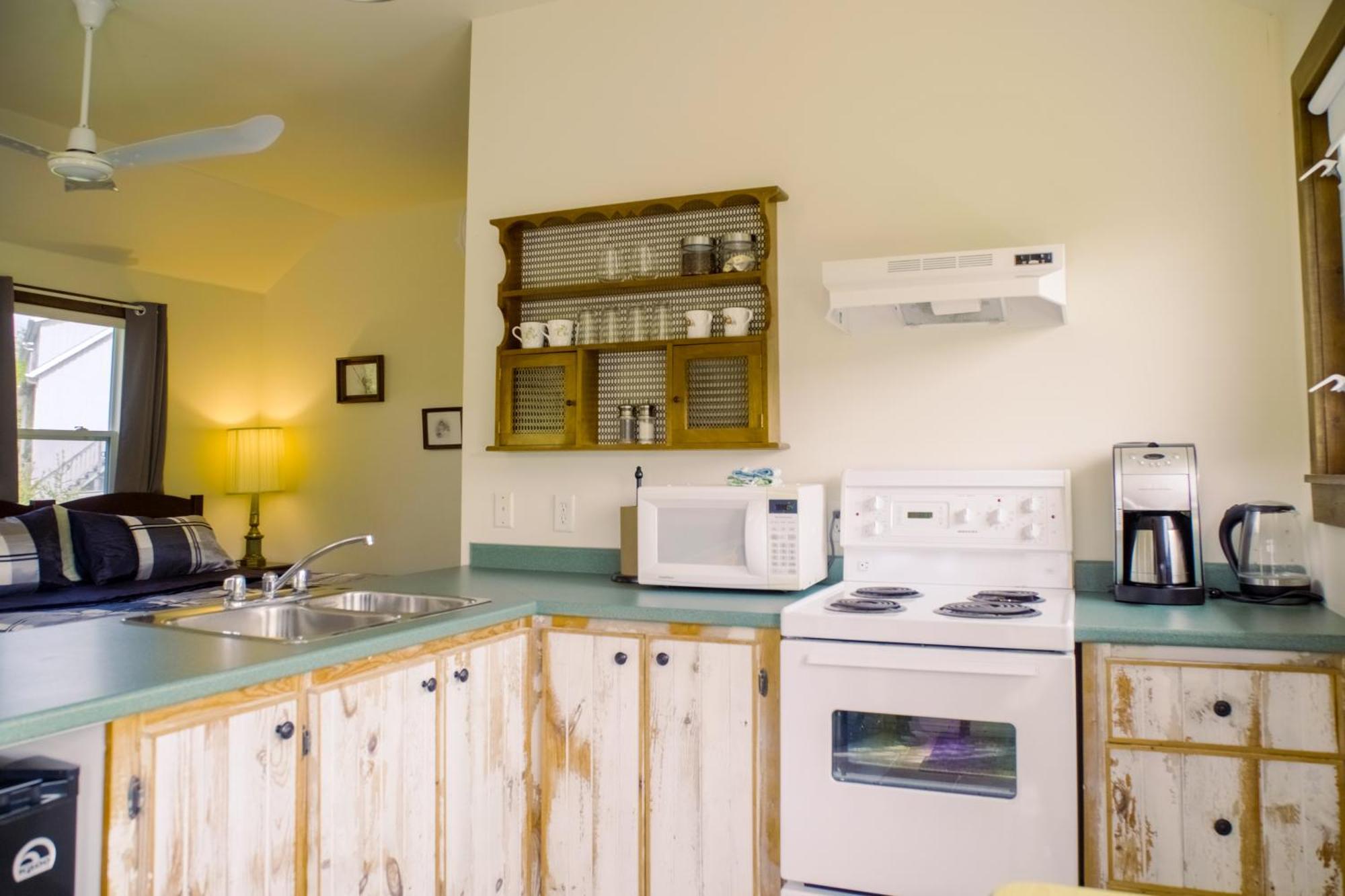 Chanterelle Inn & Cottages Baddeck Bagian luar foto