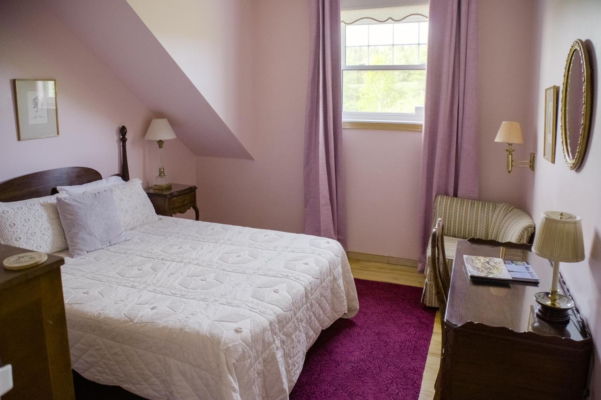 Chanterelle Inn & Cottages Baddeck Bagian luar foto
